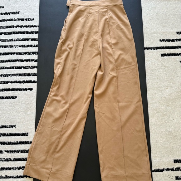NWT Clea Billie Pleat Trousers in Biscuit - Picture 5 of 5